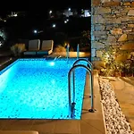 Hotel apartamentowy Schinoza Luxury Schoinoussa
