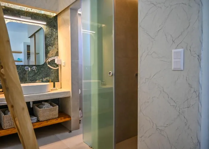 Schinoza Luxury Szhinúsza